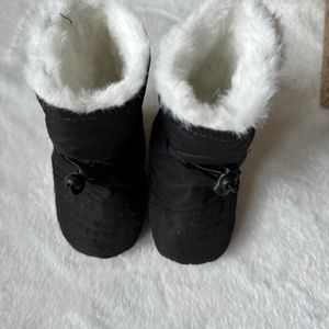 infant fleece booties size S black